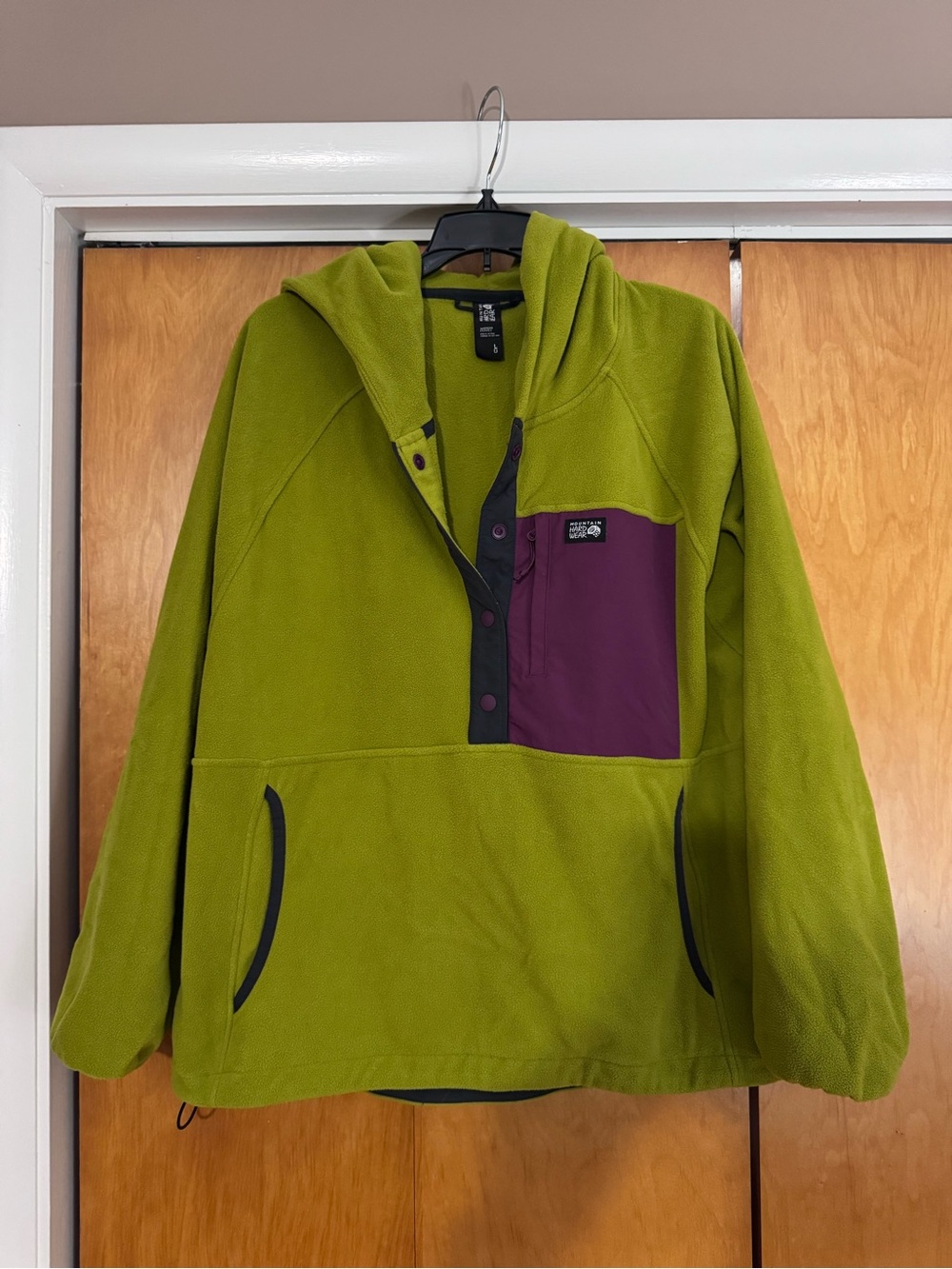 Mountain Hardwear Women’s Green Hooded Fleece Jacket with Purple Chest ZipPocket